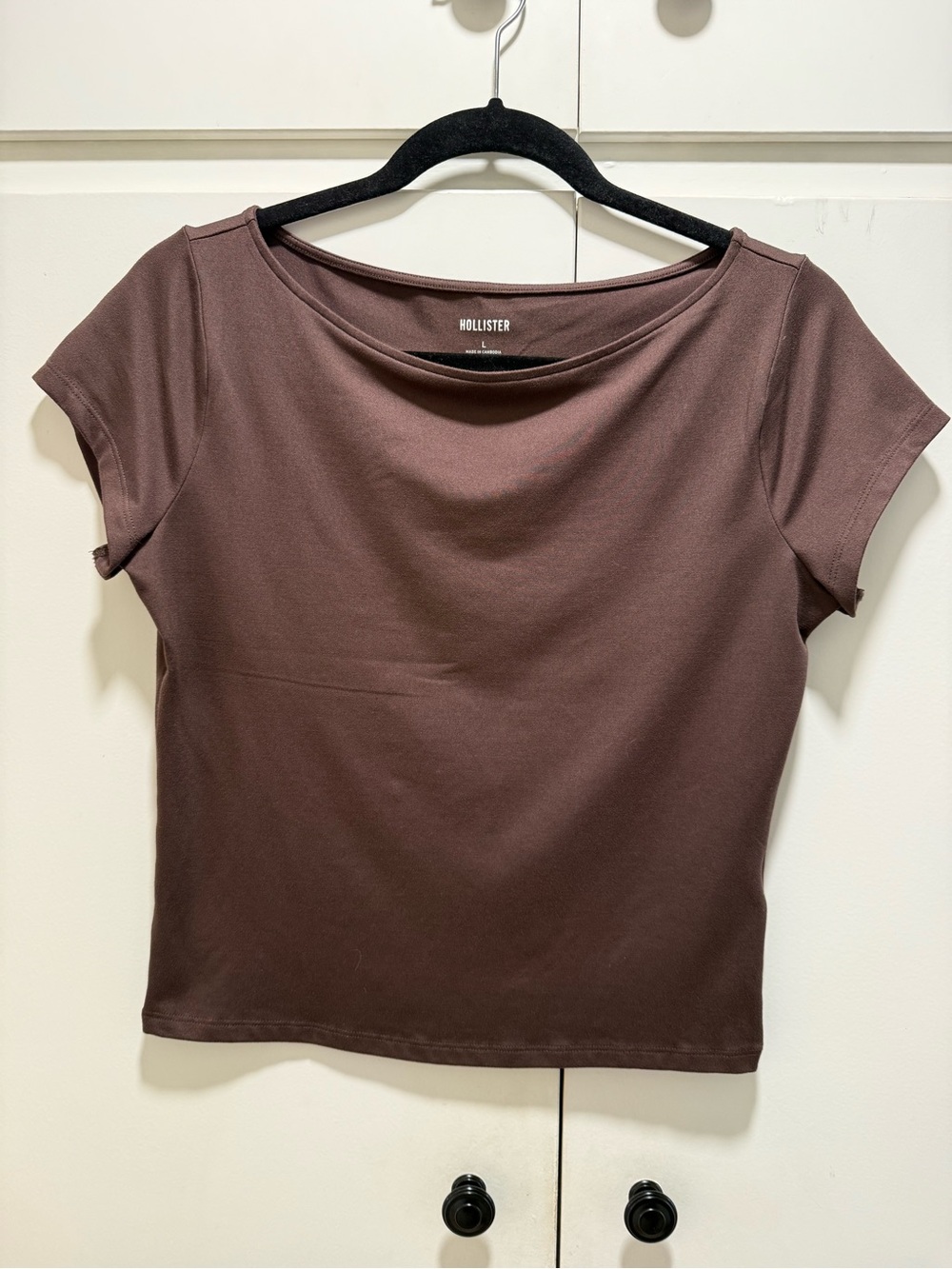 Hollister Women's Chocolate Brown Short Sleeve Scoop Neck Tee